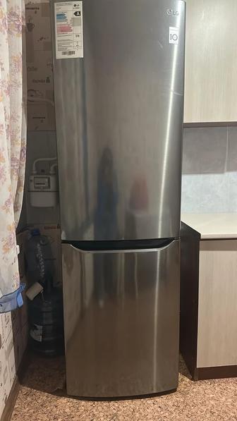 Продам холодильник