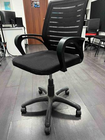 Продаю офисные кресла