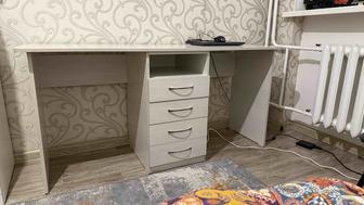 Продам школьный стол на двоих