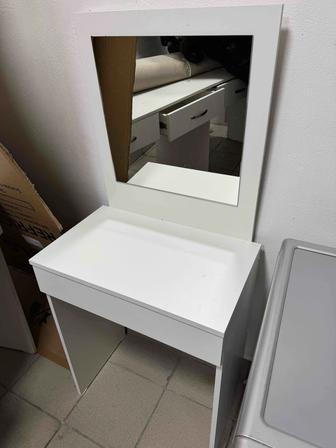 Комод с зеркалом