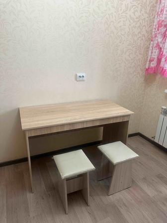 Стол и 3 табуретки