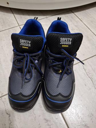Продам кроссовки Safety Jogger Cador S1P