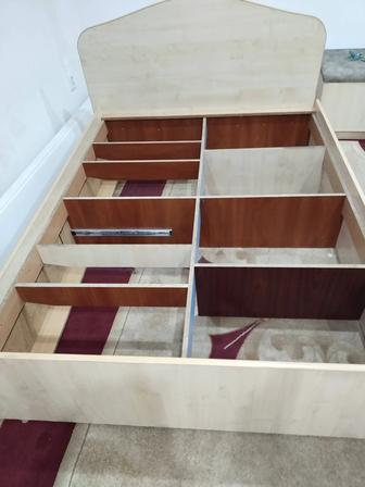 Продам кровать размер L-180 на 140, без матраса .