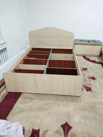 Продам кровать размер L-180 на 140, без матраса .