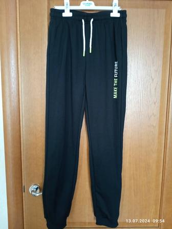 Спортивные штаны Futurino на рост 164см