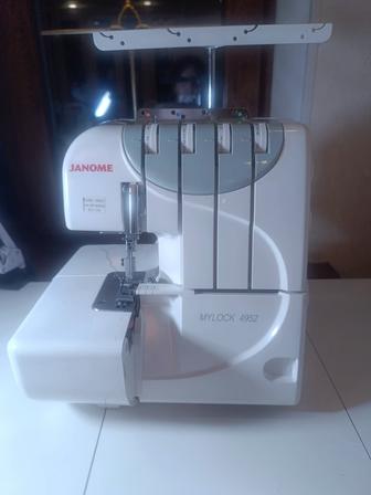 Продам оверлок janome 4952.