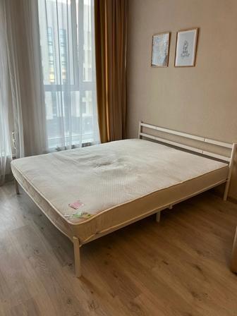 Кровать с матрасом 160х200