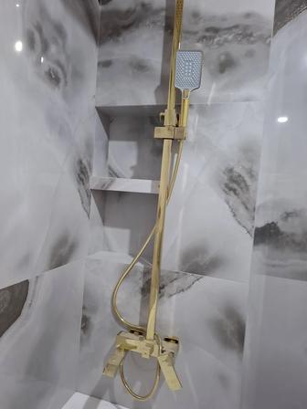 Кладка кафеля керамогранита.