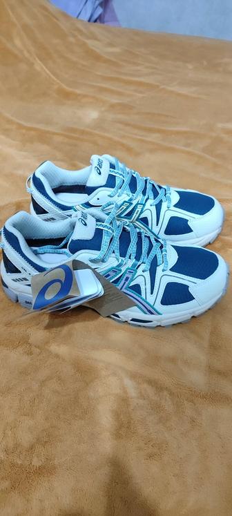 Продам кроссовки Asics,термо .