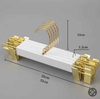 Вешалки для одежды золотые