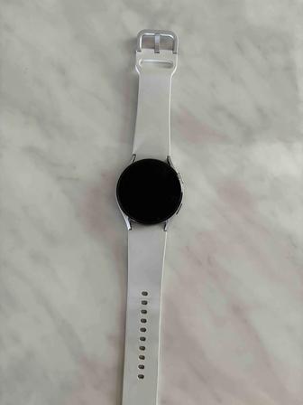 Продам часы Samsung Galaxy Watch 5 белая