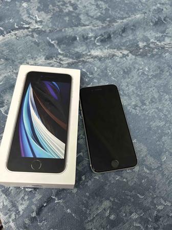 Телефон IPhone SE