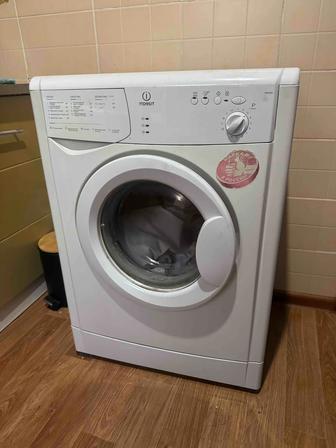 Продаю стиральную машину Indesit