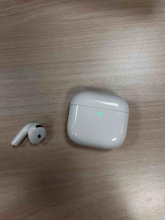 AirPods 4 с шумоподавлением кейс и левый наушник