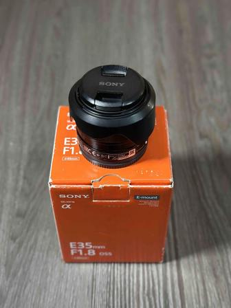 Объектив Sony E 35mm f/1.8 OSS