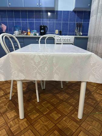 Стол со стульями кухонный