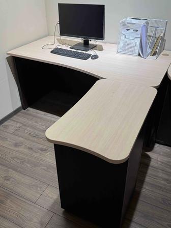 Офисный угловой стол