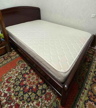 Продам кровать 1,5 дерево