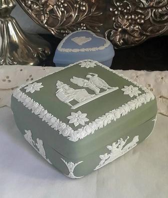 Шкатулка фарфор бисквитный Wedgwood Англия винтаж