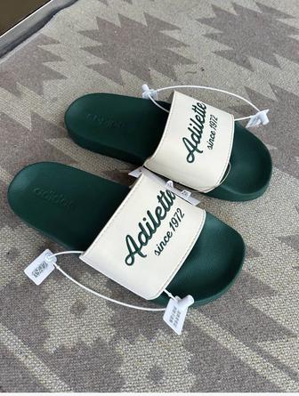Оригинальные тапочки adidas