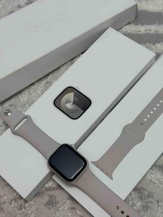 Apple Watch / series 9 / 41 mm /
aluminium ceramic case