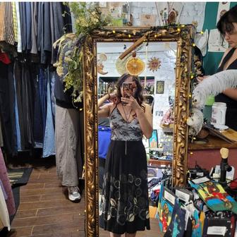 ПРОДАМ свитер, топики, ветровку, юбку