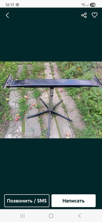 Металлическая подставка под телевизор