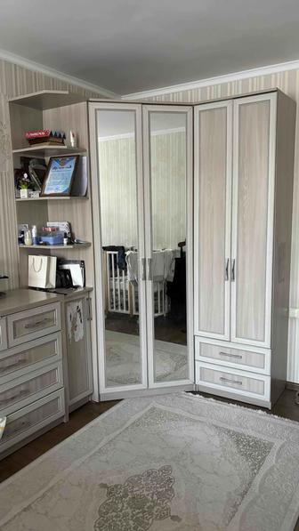 Продам шкаф угловой, комод