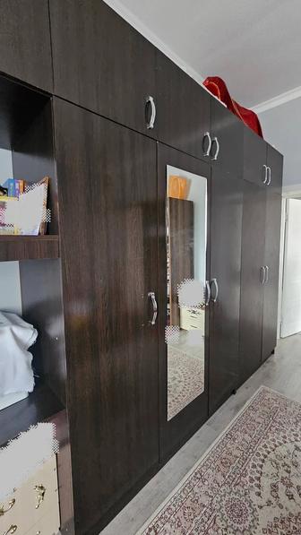 Продается большой шкаф (цвет венге)