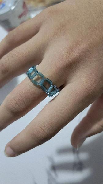 Кводратный Стеклярус, голубого морского цвета.