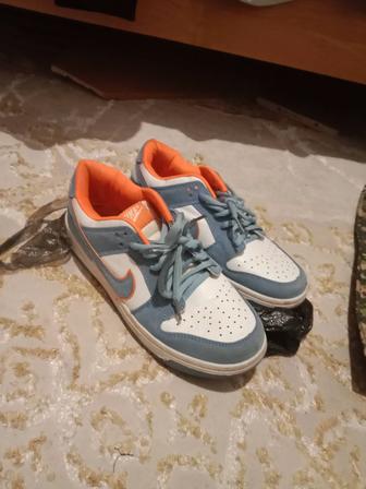 Продам кроссовки