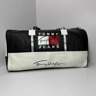 Продается стильная спортивная сумка Tommy Hilfiger из коллекции Tommy Jeans