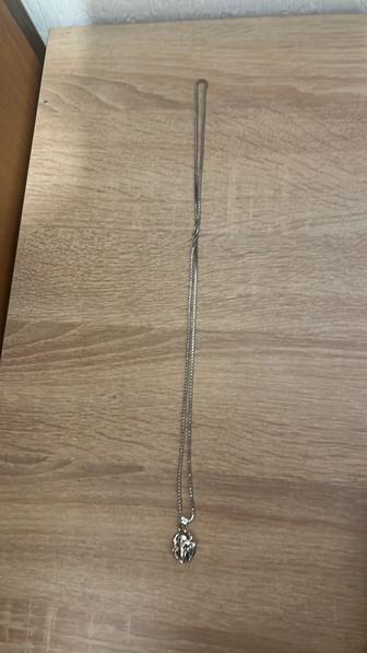 Серебряная цепь с подвеской