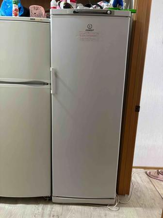 Продаю морозильник Indesit