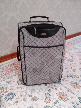 Продается дорожный чемодан, б/у,