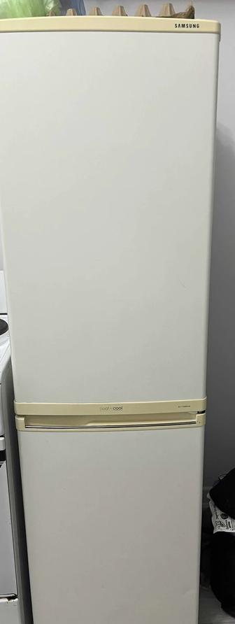 Отдам даром холодильник