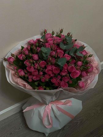 Продается букет королевских спрей роз