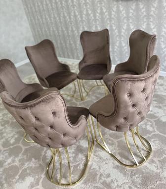 Продается Шикарный комплект стол и 6 стульями
