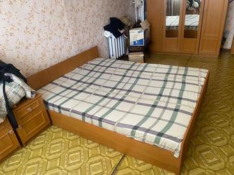 Продать мебель. Спальный гарнитур Трюмо. Кровать.