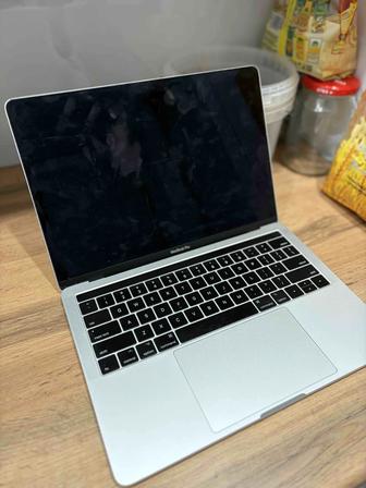 MacBook 13