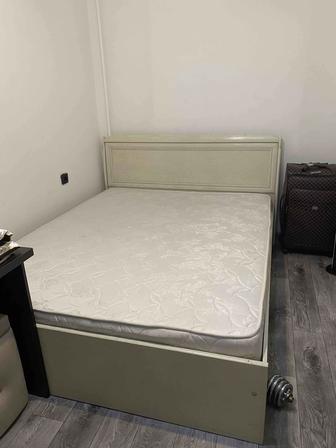 Продам спальную кровать