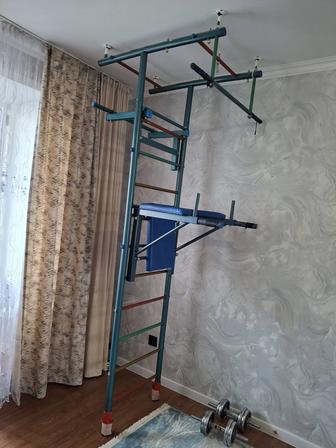 Продам спортивный уголок (турник шведская стенка)