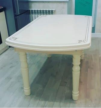 Стол со стульями для гостиной