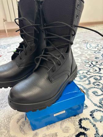 Продаю кожаные берцы, размер 43 (летние)