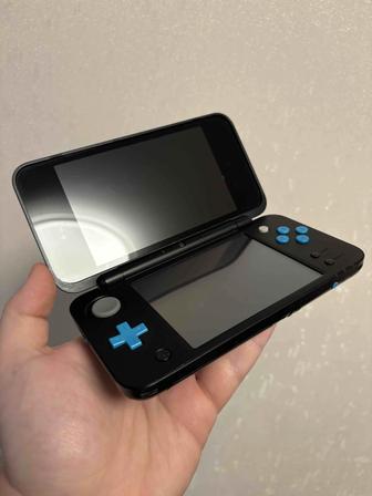 Nintendo New 2DS XL (черно-синяя)