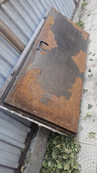 Продам железную дверь 199см на 88см