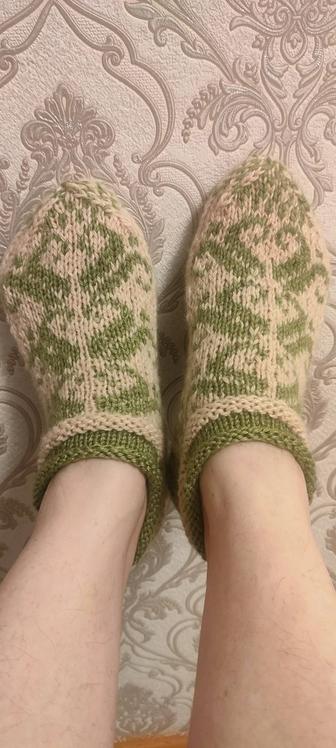 Вязаные следики тапочки