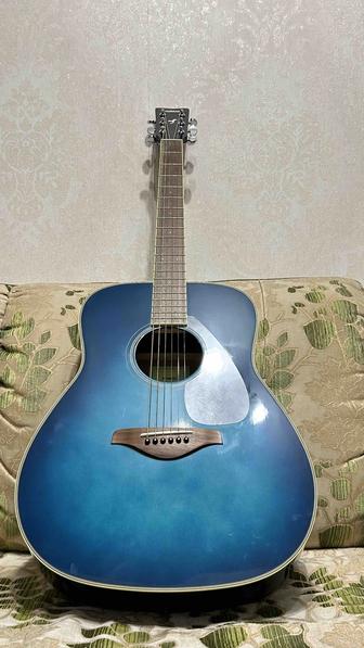 Шестиструнная гитара YAMAHA FG 820