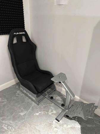 Продам игровое кресло playseat