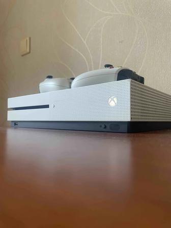 Продам приставку Xbox One